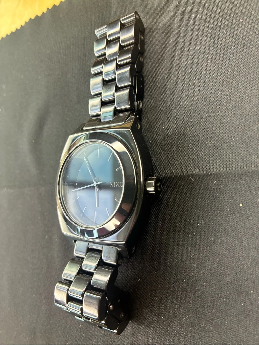 Nixon all black